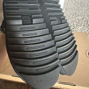 Baskets Dr. Martens Modèle D7178 Pointure 37 Noir - Échantillon Neuf Avec Boîte